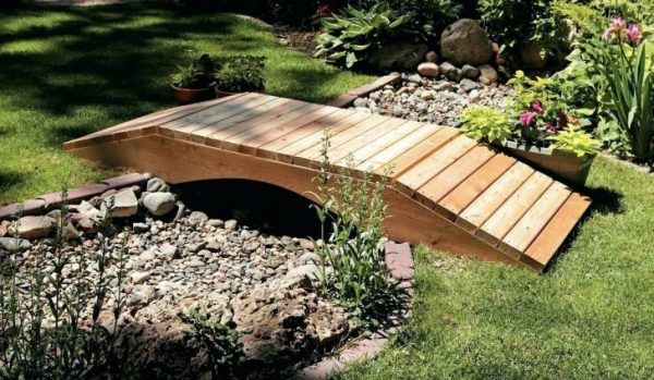 Stunning Small Backyard with Bridge Ideas