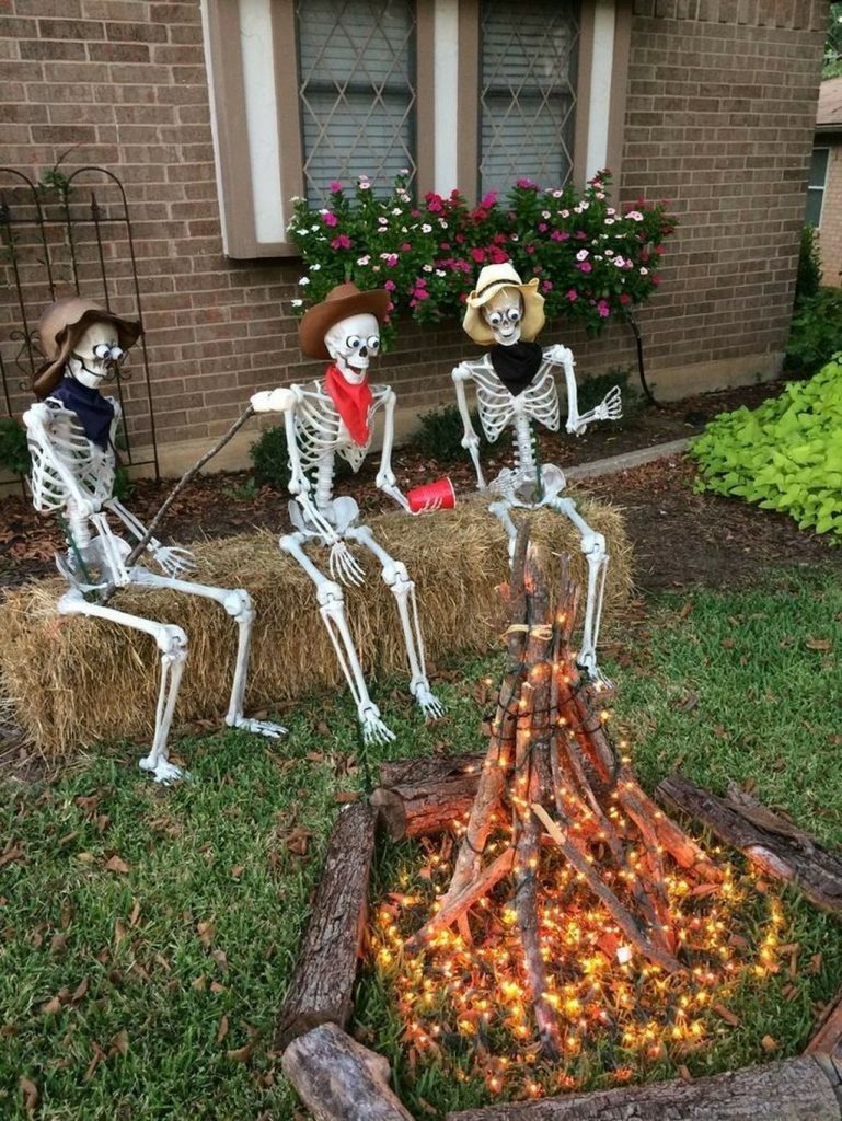 63-Creative-DIY-Halloween-Outdoor-Decorations-Ideas-for-2019.jpg