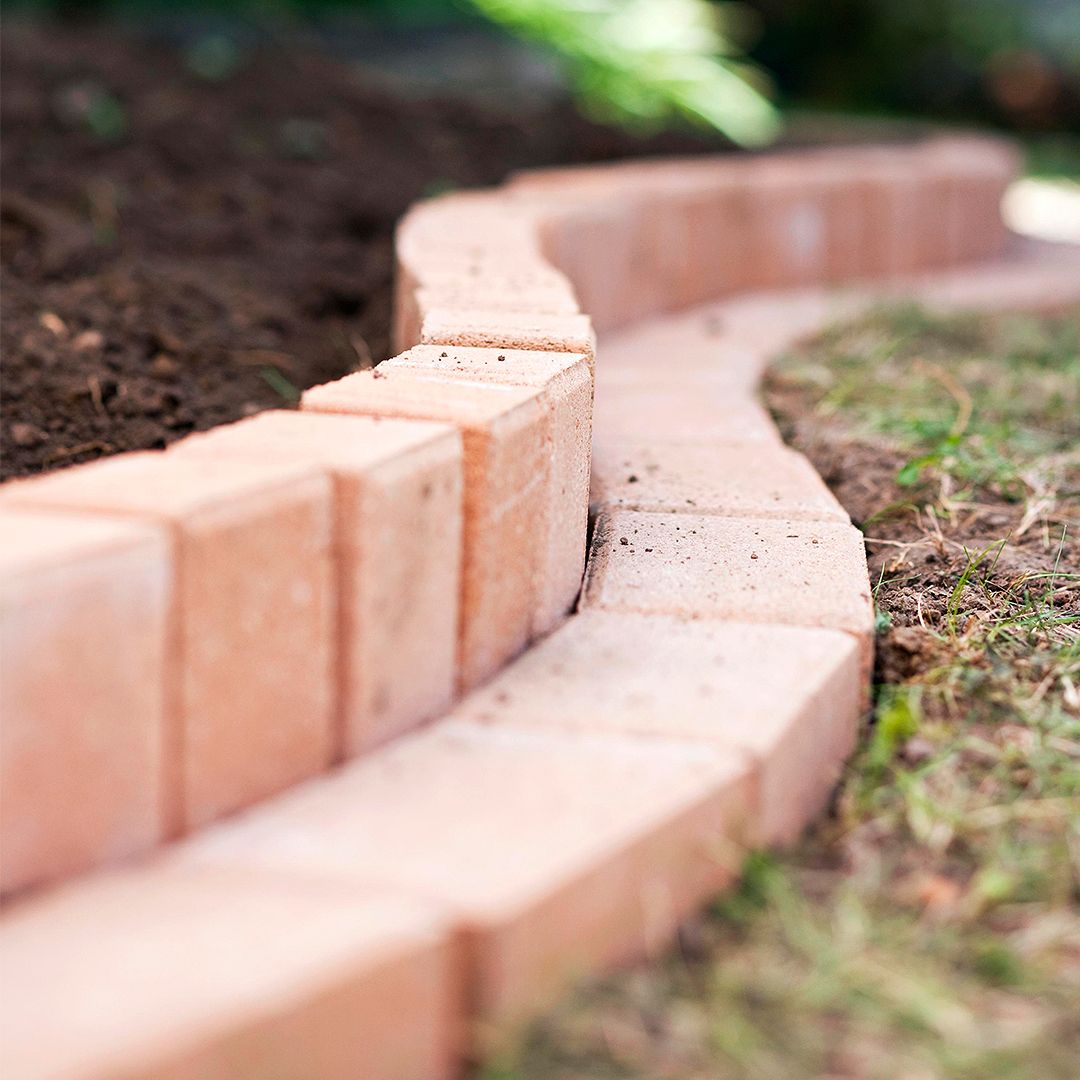 Garden Edging Ideas That Will Inspire You to Spruce Up Your Yard