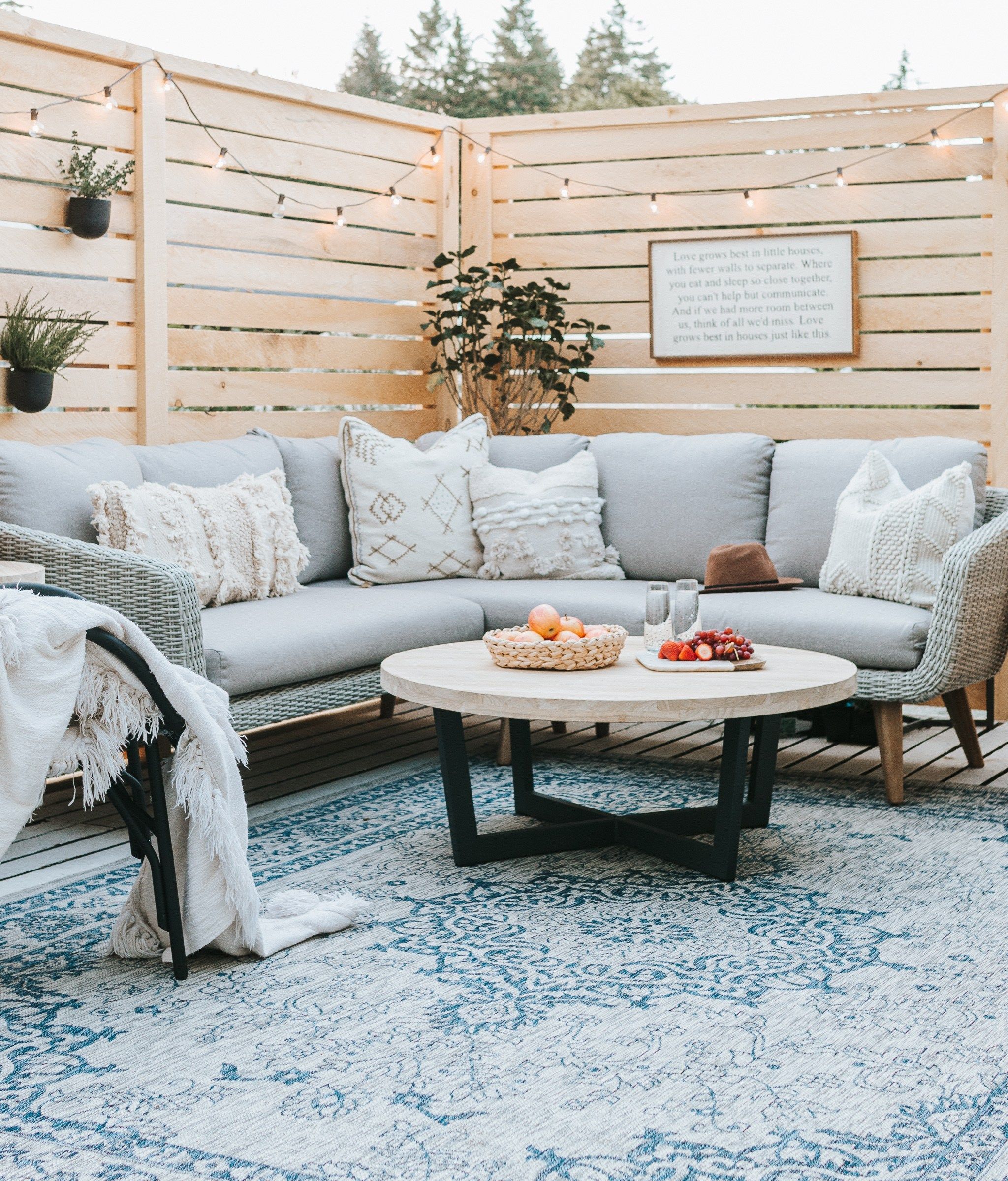 Outdoor Decorating Ideas: Tips on How to
Decorate Outdoors