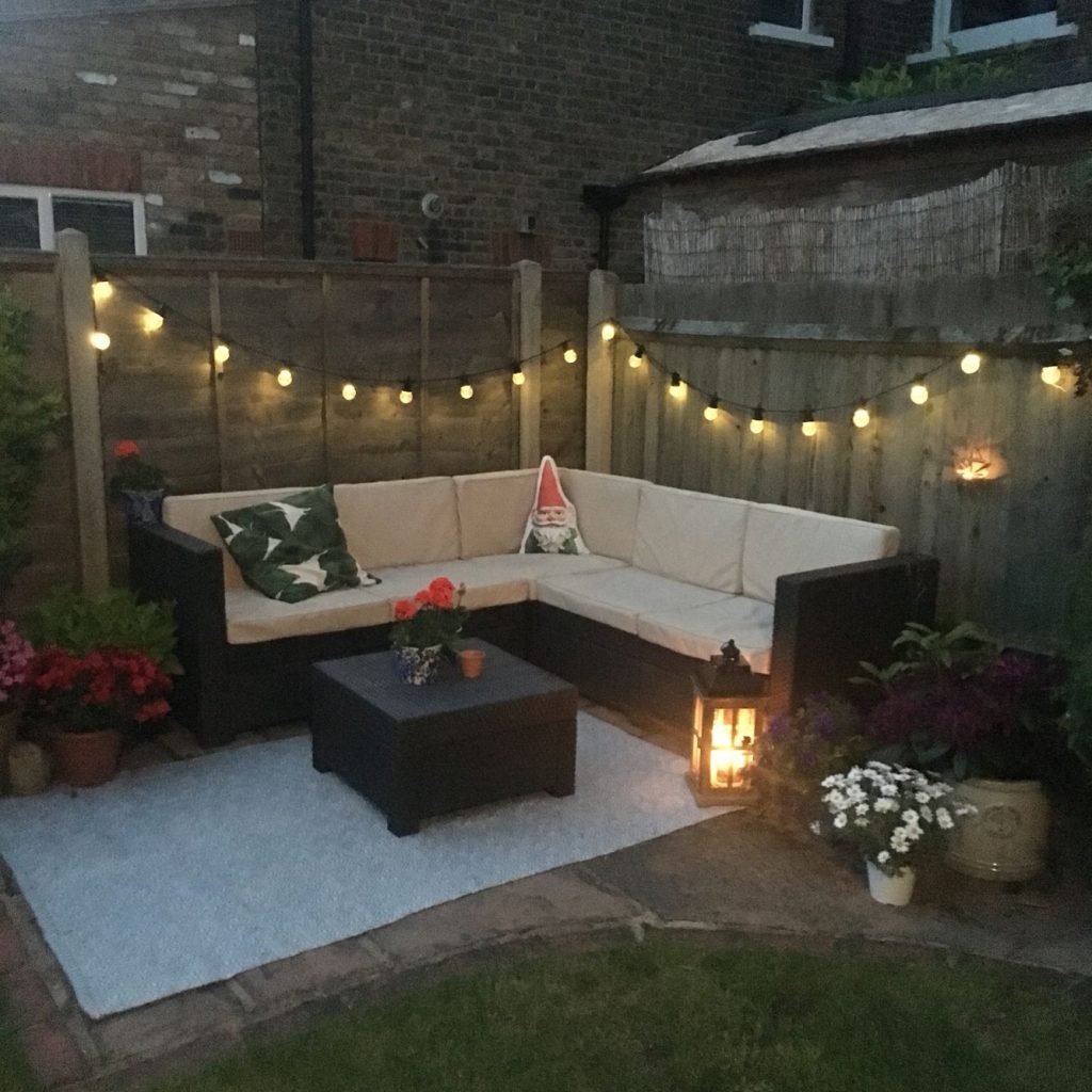 Small-garden-Corner-Rattan-Garden-Furniture-Festoons.jpg