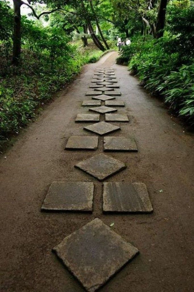 1575234748_617_46-Inspiring-Stepping-Stones-Pathway-Ideas-For-Your-Garden.jpg