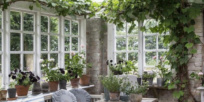 17 Conservatories And Garden Rooms To Inspire You To Bring 660x330 