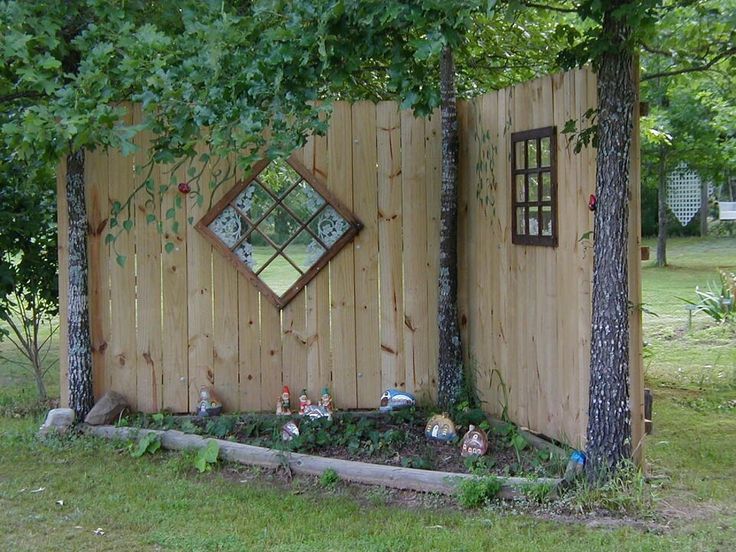 25-Ideas-for-Decorating-your-Garden-Fence-DIY-DIY.jpg