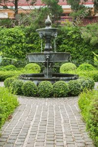 37-Dorable-Fountain-Garden-gardentine.com_.jpg