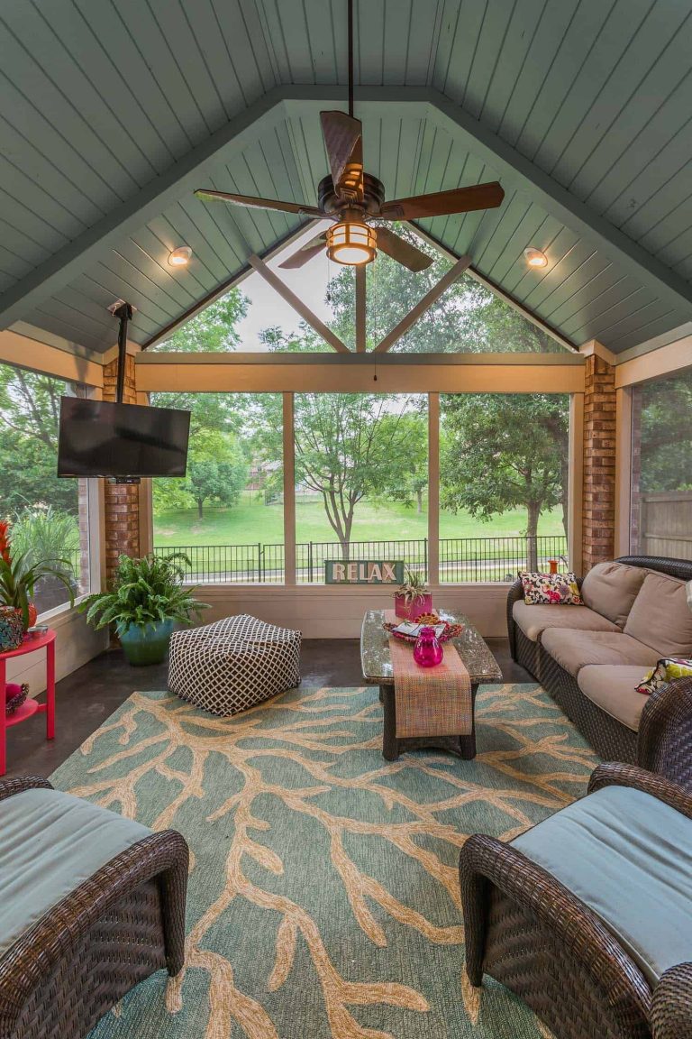 90 Cozy Farmhouse Screened In Porch Design Ideas   Homixovercom