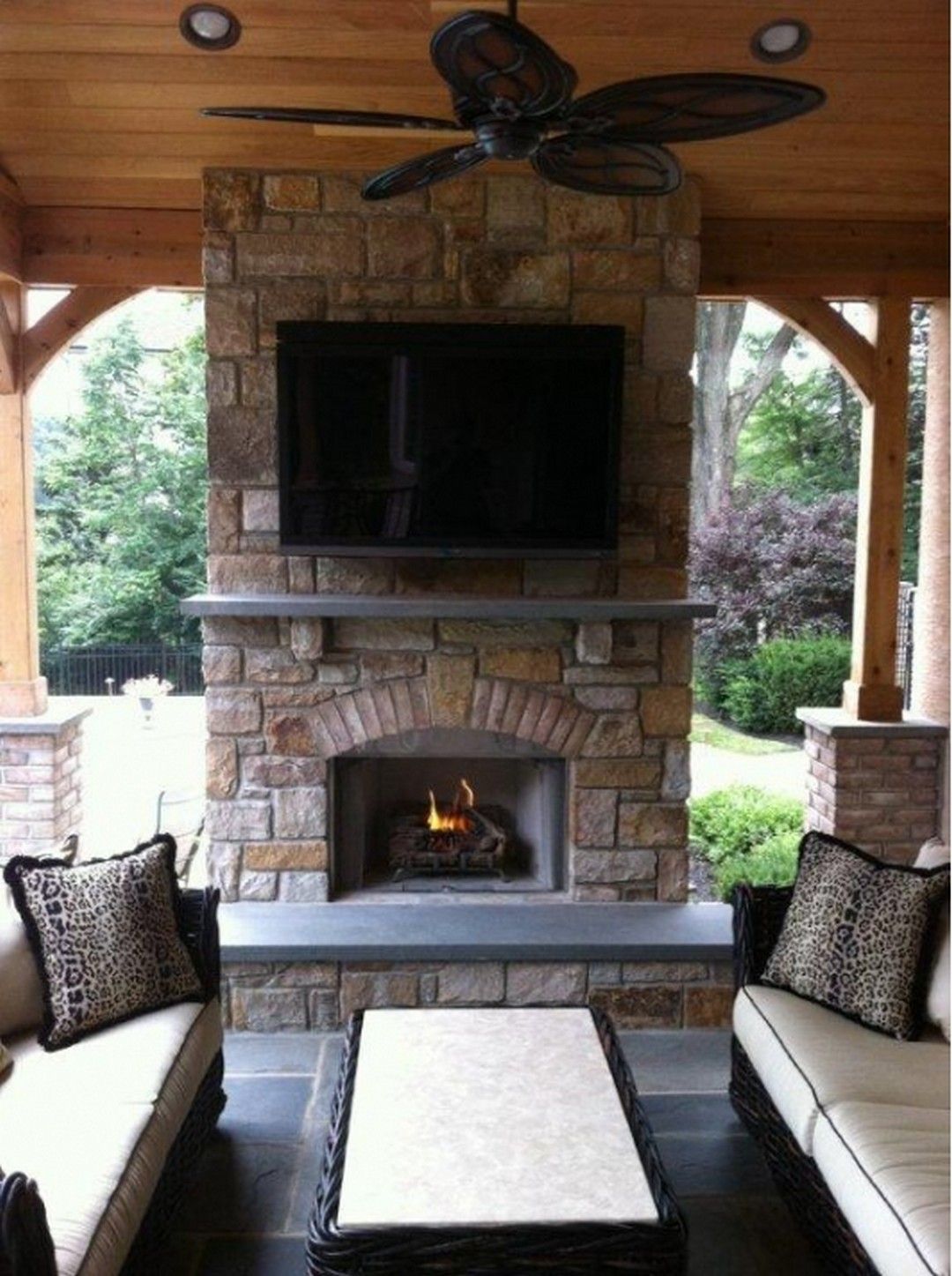 Graceful Outdoor Fireplaces Ideas For Backyard