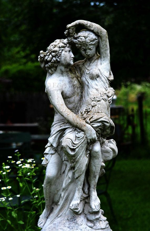 Decorating Your Garden With Statues