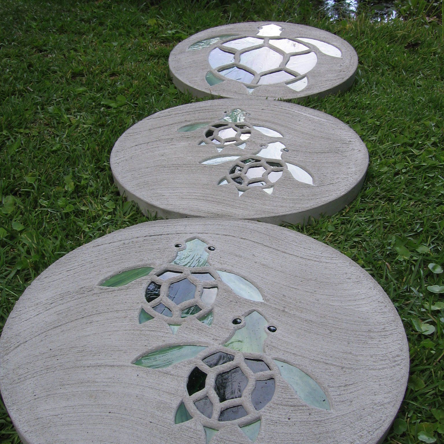 Inspiring Stepping Stones Pathway Ideas  For Your Garden