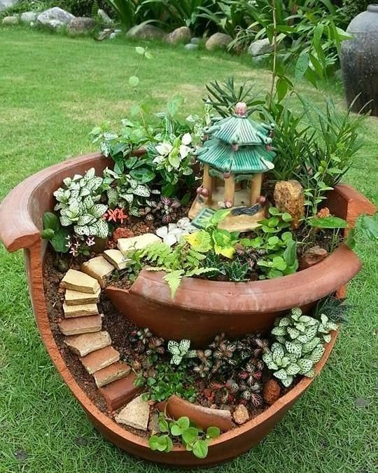 Love these! | Broken pot garden, Fairy garden pots, Miniature .