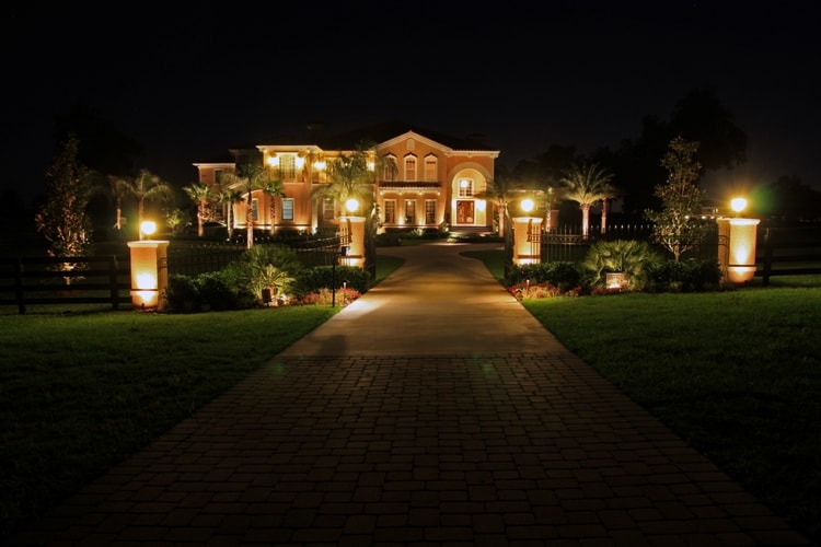 How to Choose a Landscape Lighting Design That Fits Your Ho