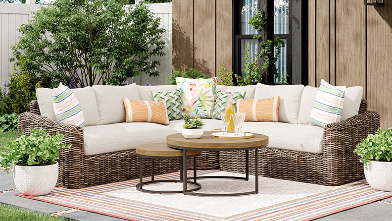 How to Choose Patio Cushions for Your Outdoor Spa