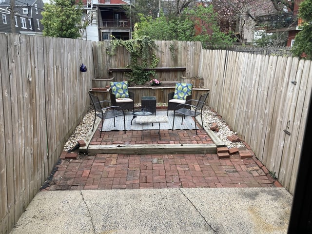 Any ideas how to spruce up this small backyard? : r/HomeDecorati