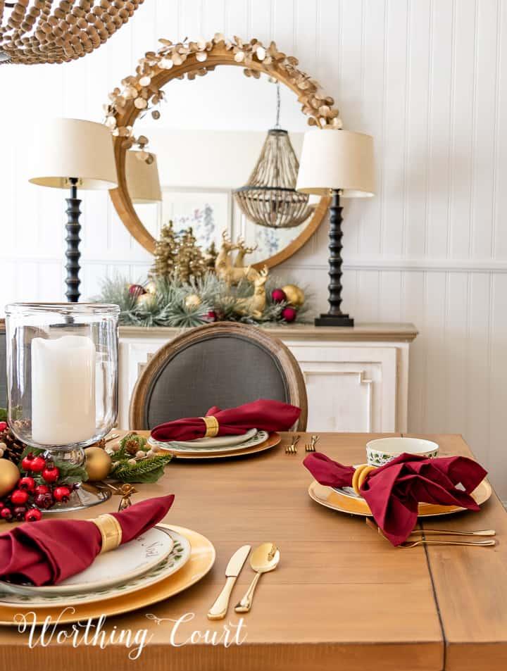 Use ‌an⁤ antique table as a centerpiece in your Burgundy Kitchen