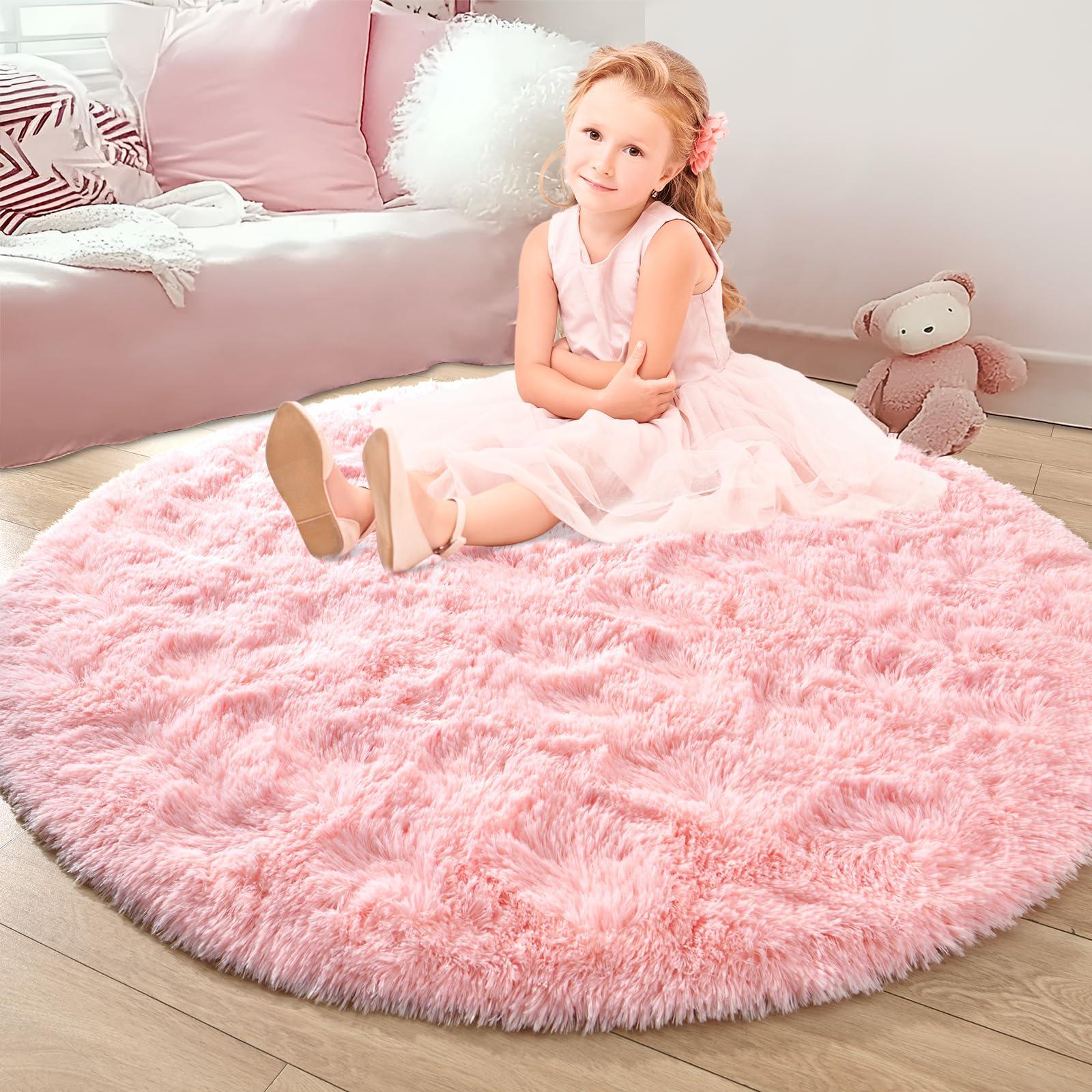 Soft, ⁢plush rug to invite playtime in your nursery nook