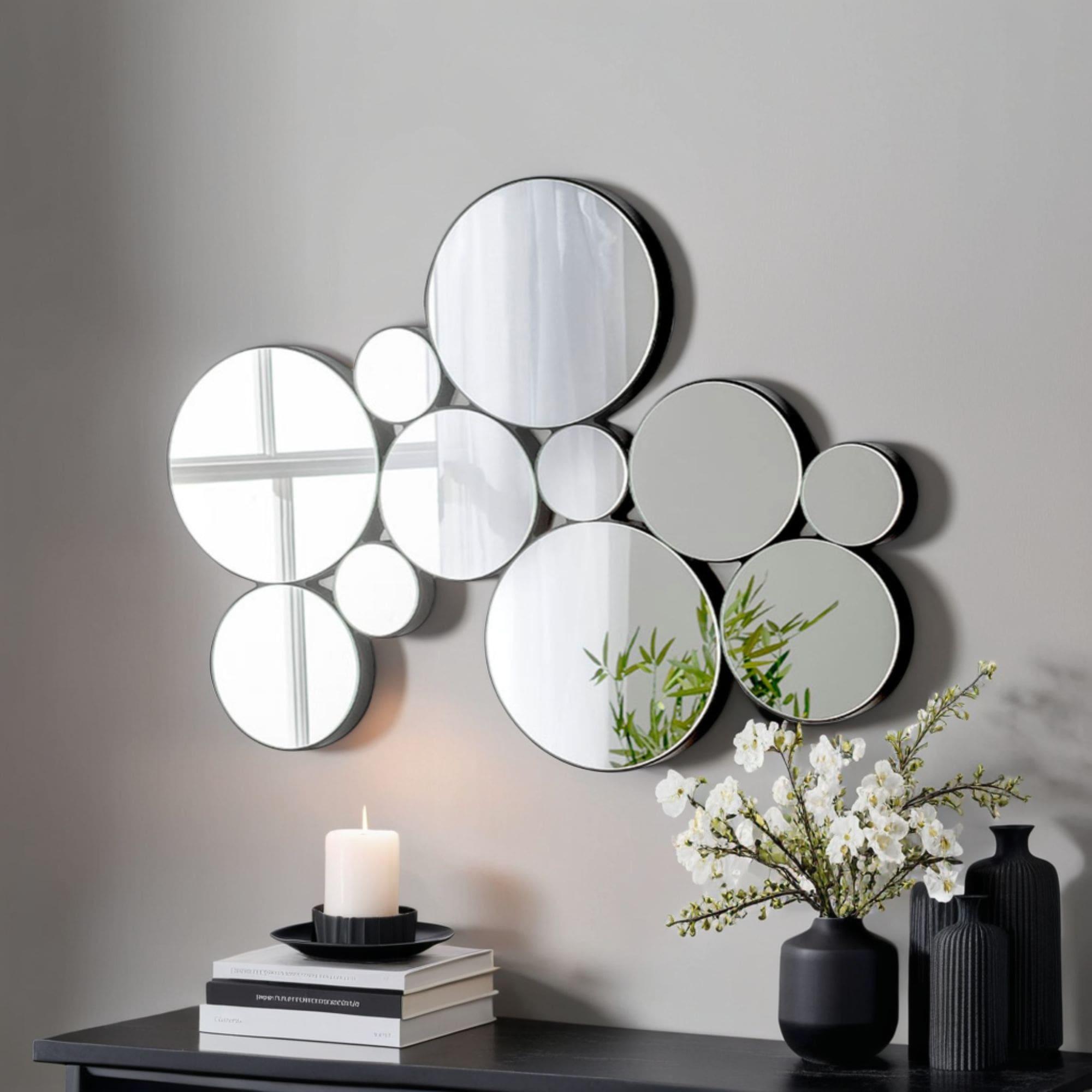 Use mirrors ⁤strategically to enhance light in your ⁢living‌ room