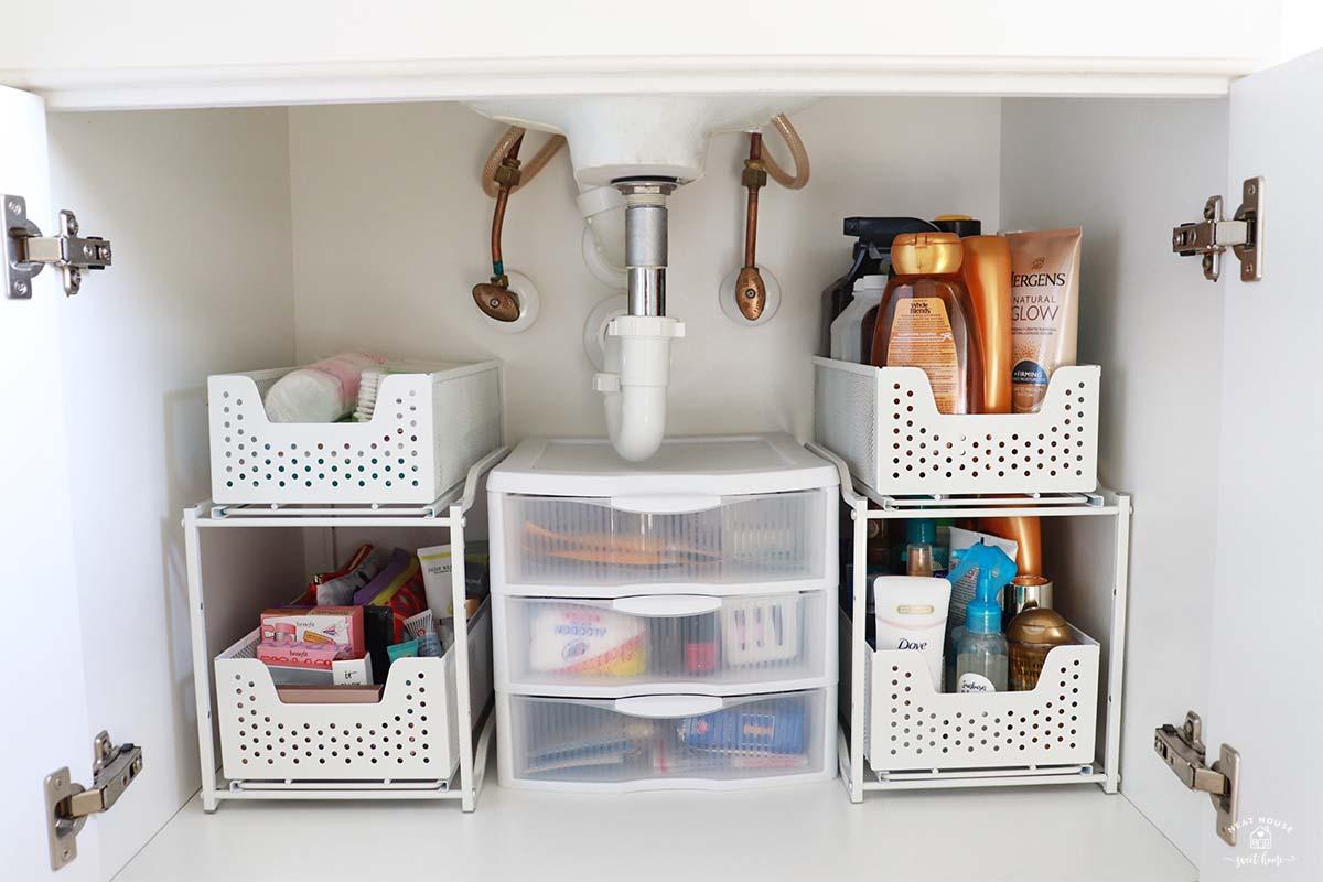 Utilize under-sink storage ⁢for efficient use of narrow⁣ bathroom space