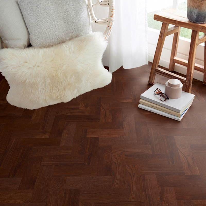 Choose durable ​flooring material that withstands wear in⁢ your Burgundy ⁣Kitchen