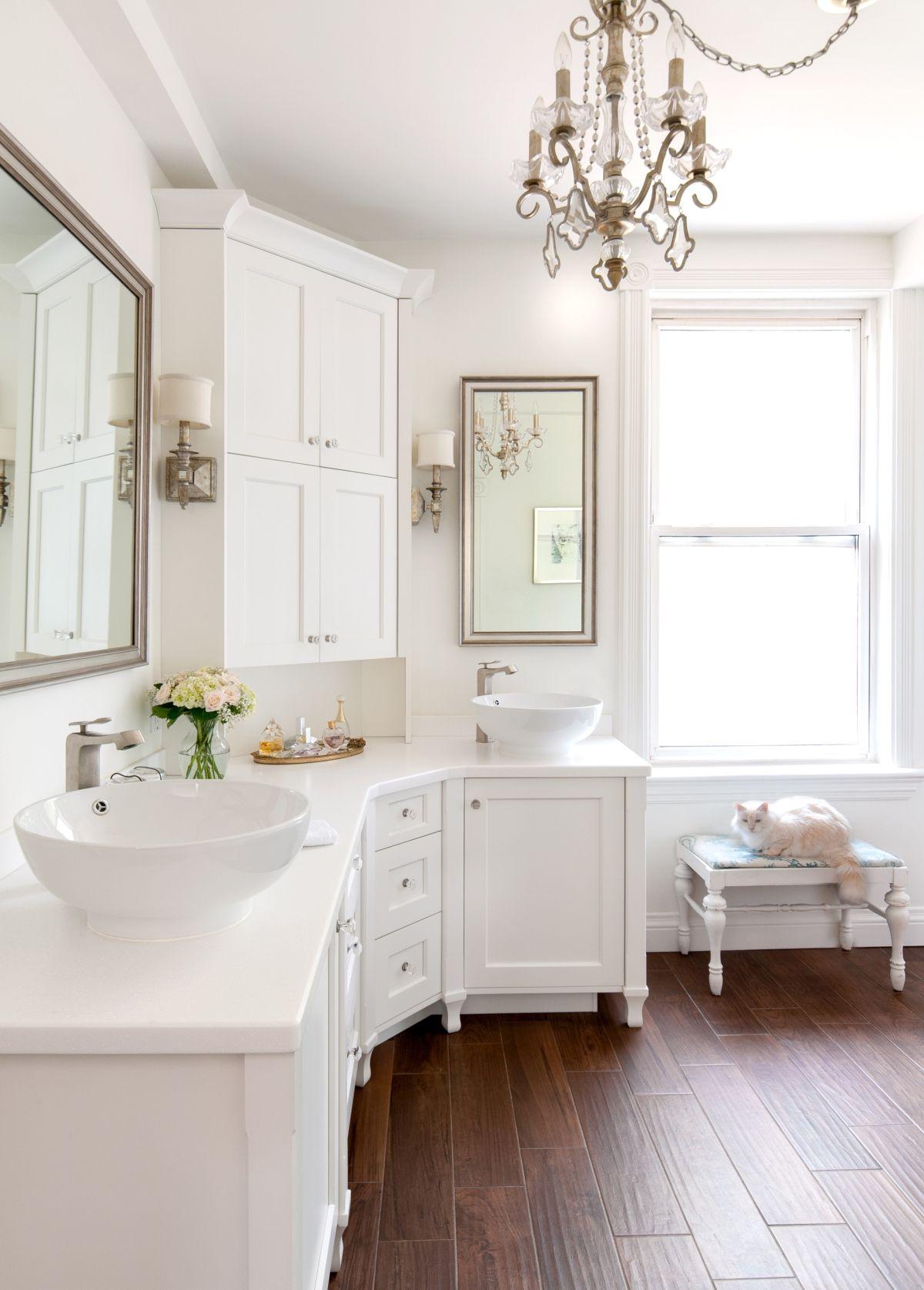 Choose an ⁣angled vanity to optimize corners in small bathrooms