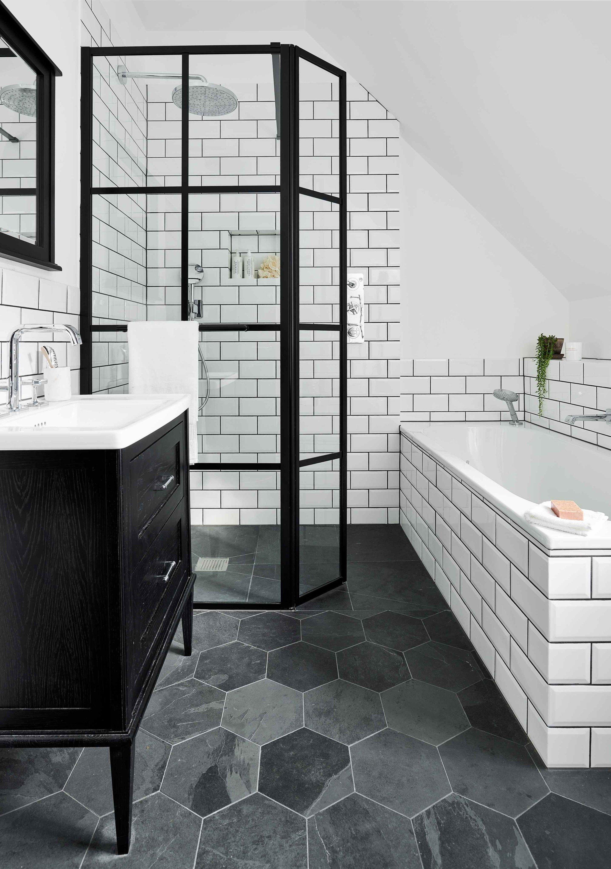 Monochrome⁤ color palettes⁤ offer​ sleek elegance to modern bathrooms