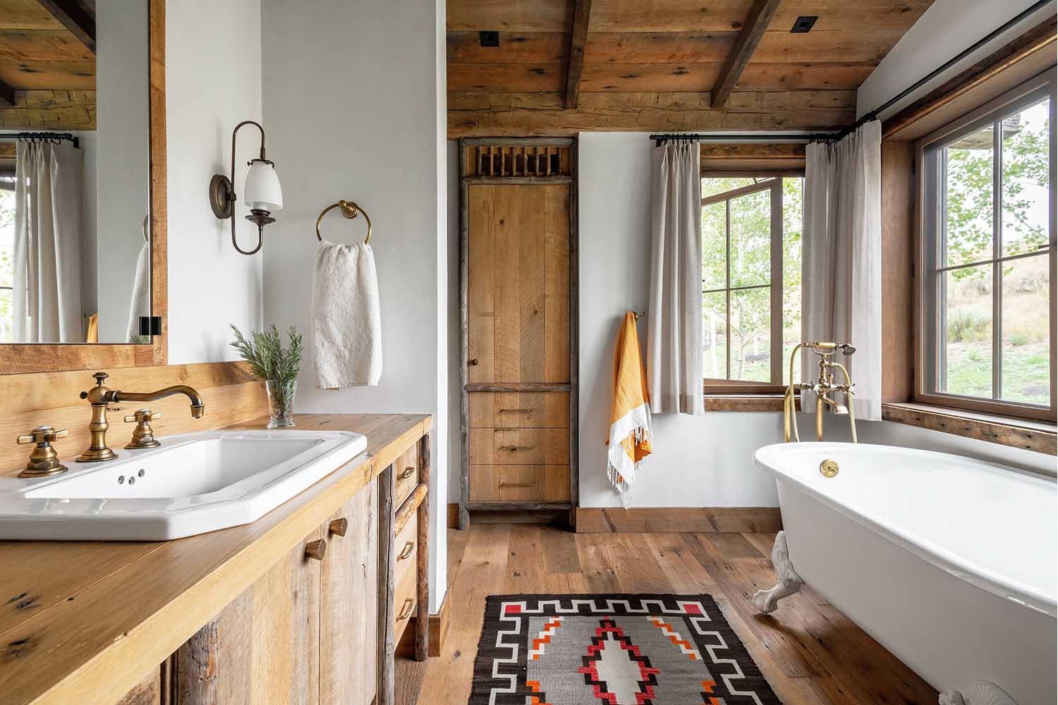 Incorporate rustic elements ‍for timeless farmhouse bathrooms style