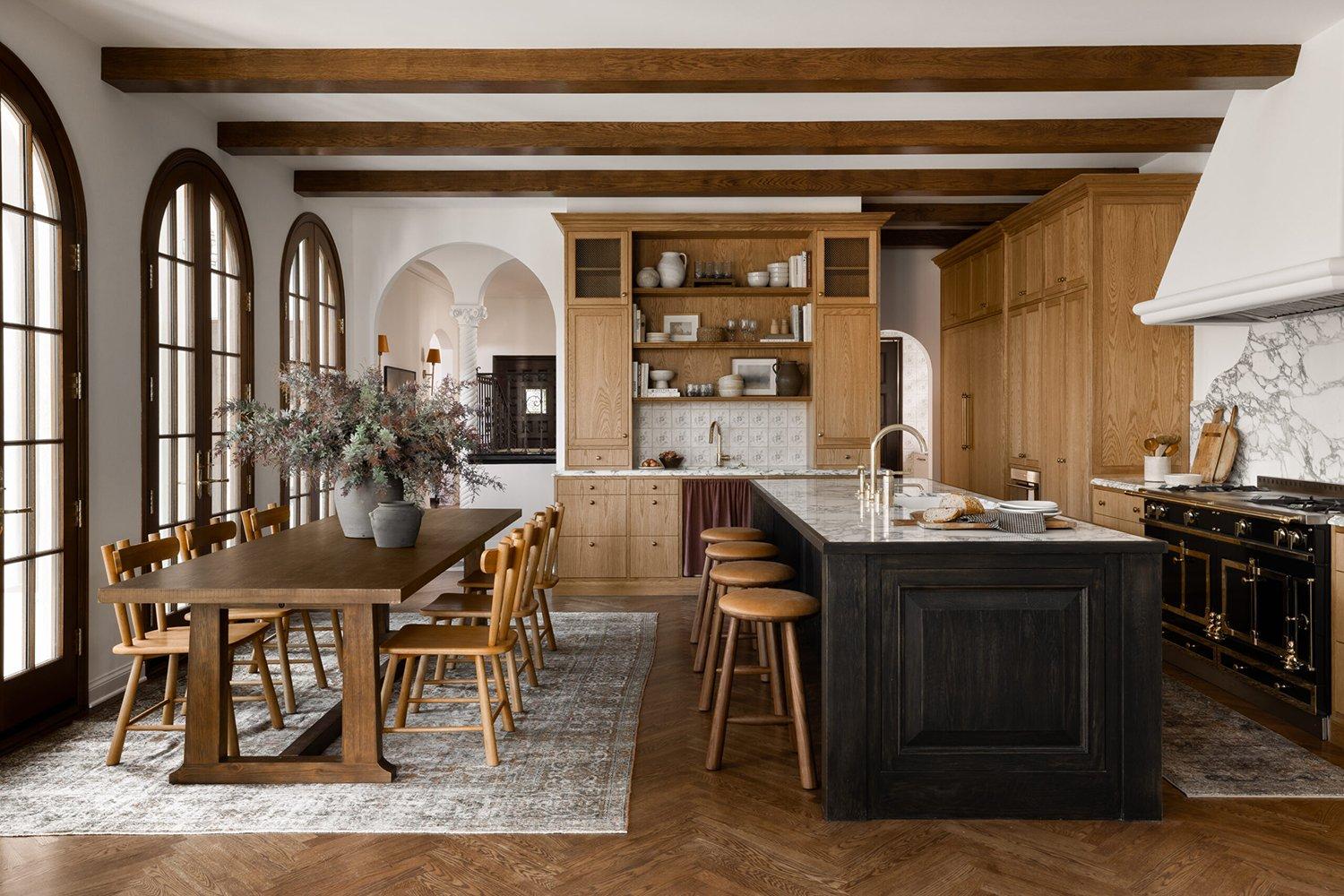 Use warm, natural materials to enhance⁢ the inviting feel⁤ of your Farmhouse Kitchen