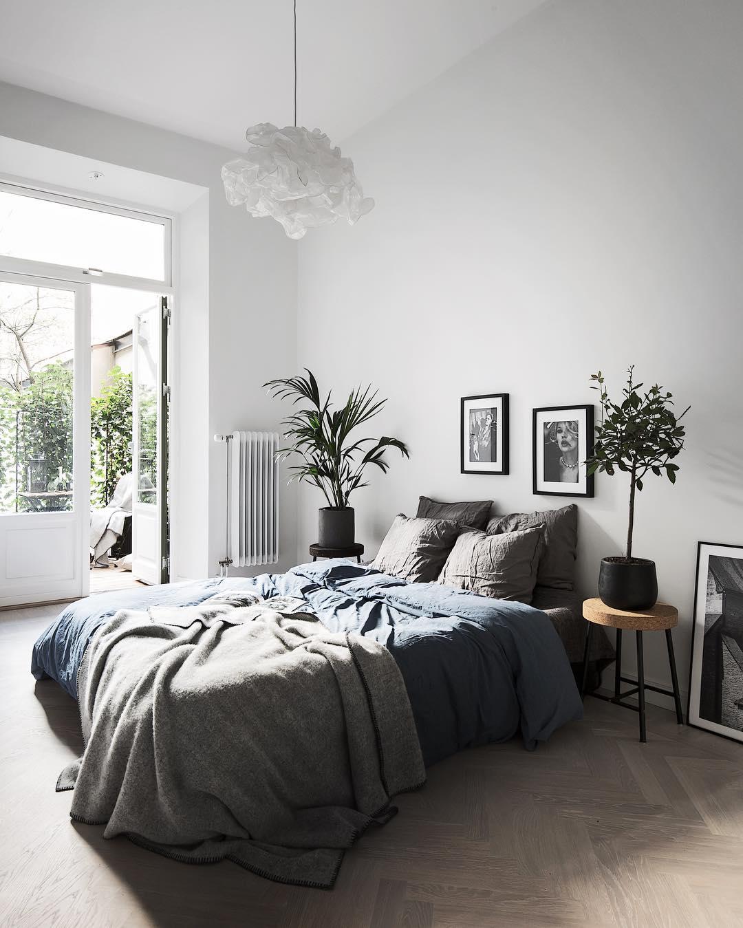 Limit your color‍ scheme to two or three shades in your minimalist bedroom