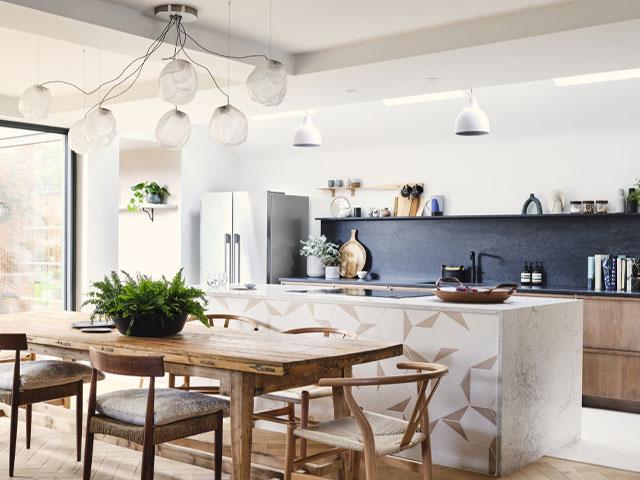 Install pendant lights above the table ‌for focused lighting in your Eat-In ‍Kitchen