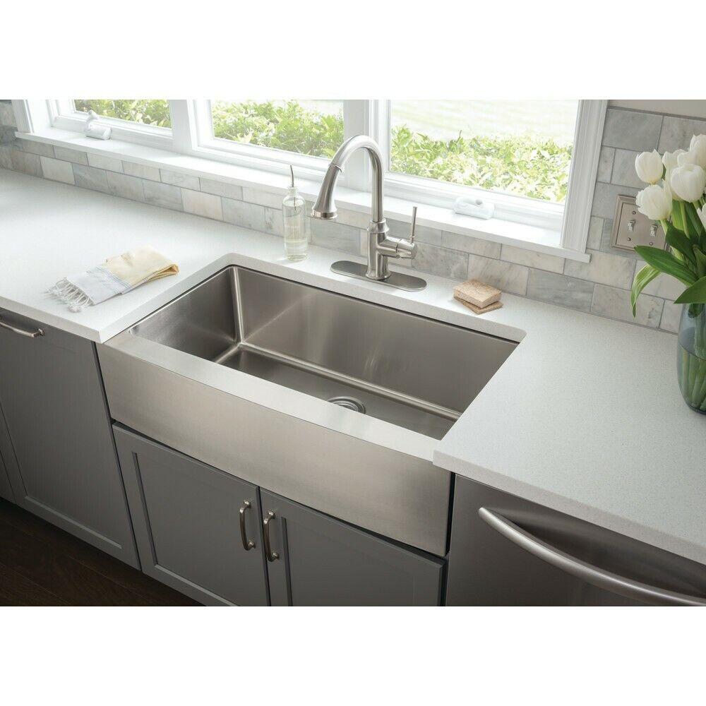 Opt for farmhouse-style ⁢sinks⁤ with‍ apron fronts for added character