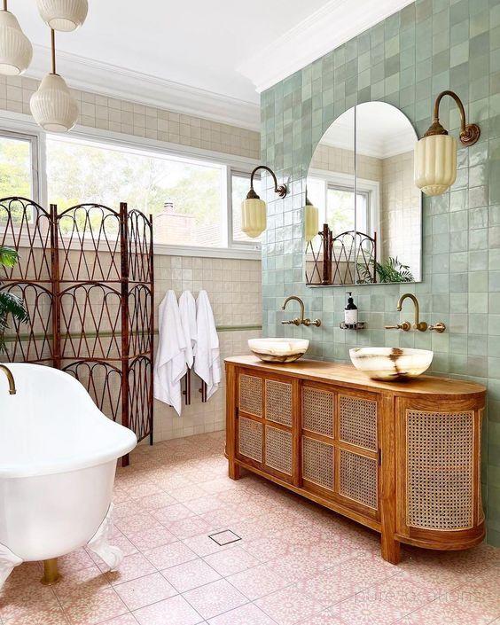 Use ​a vintage vanity for a⁣ charming‌ eclectic ⁢bathroom