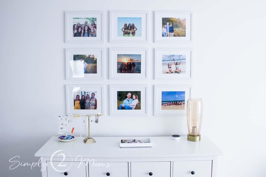 Install a⁢ gallery wall showcasing favorite photos and artwork⁢ in the ⁣teen bedroom