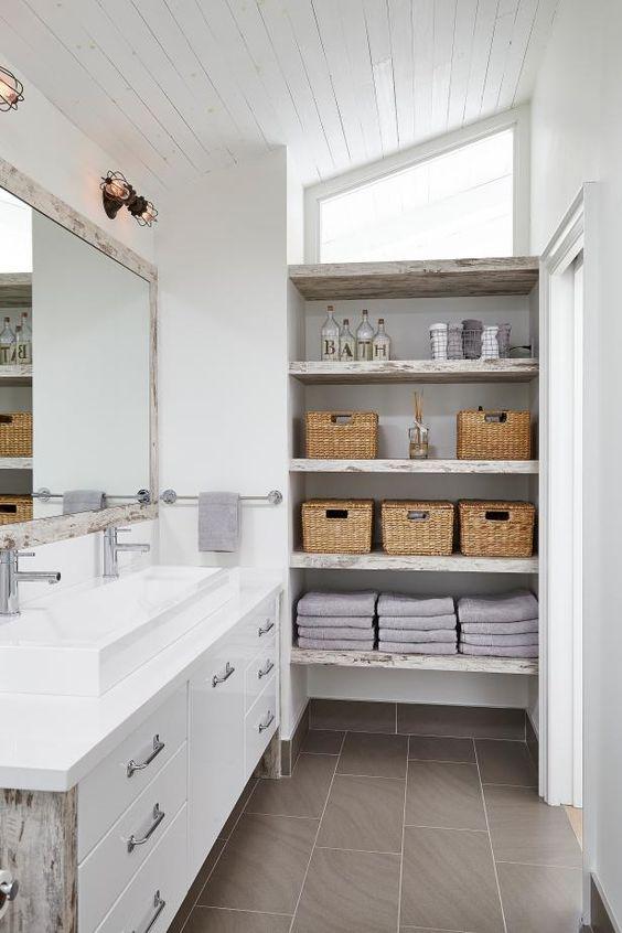 Open ‍shelving for stylish storage solutions in the bathroom