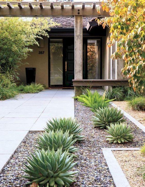 A minimalist ​approach in ⁤Front ⁤Yard Landscaping can create a⁣ tranquil ‍and modern outdoor space