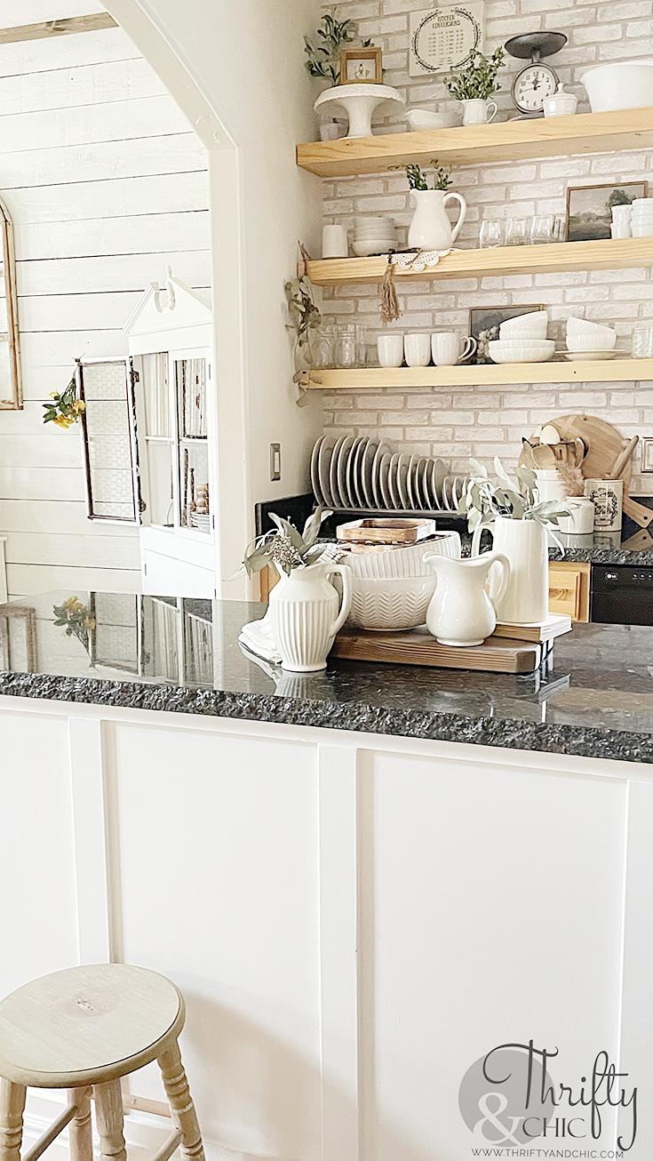 Install floating shelves for stylish storage‌ in your eat-in​ kitchen