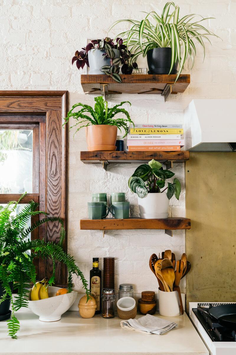 Add plants​ for‌ a​ fresh,‌ vibrant ‍feel in your ⁤eat-in⁢ kitchen