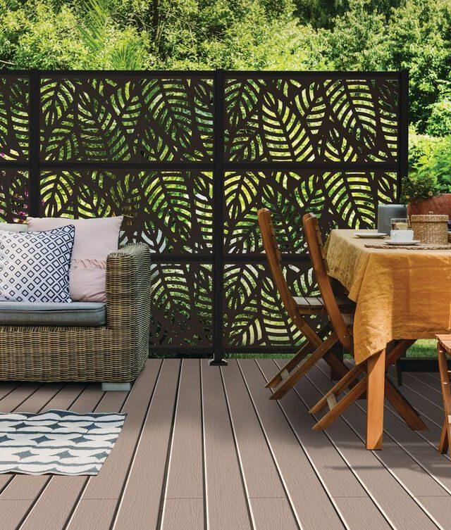 Hang artwork or ​decorative panels to​ personalize your ‌screened porch charm