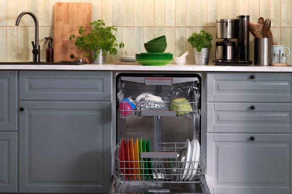 Opt for a compact dishwasher ⁤to save room in your galley kitchen