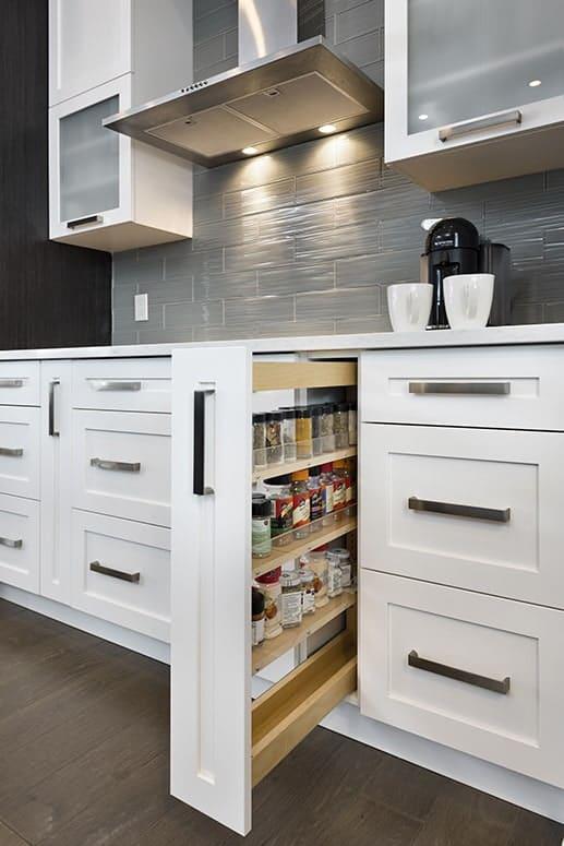 Custom cabinetry maximizes storage and reflects personal style ​in your ⁣kitchen