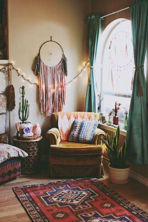 Layered ⁢curtains that allow soft light to filter through in your Boho Living Room