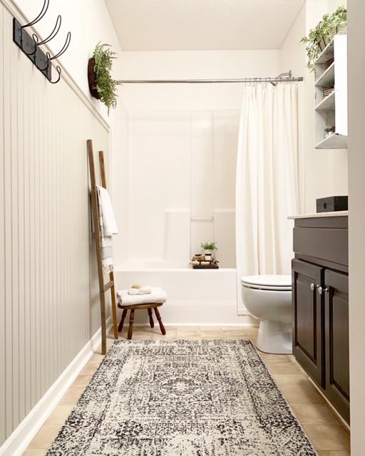 Install a beadboard ceiling for⁣ farmhouse bathrooms character