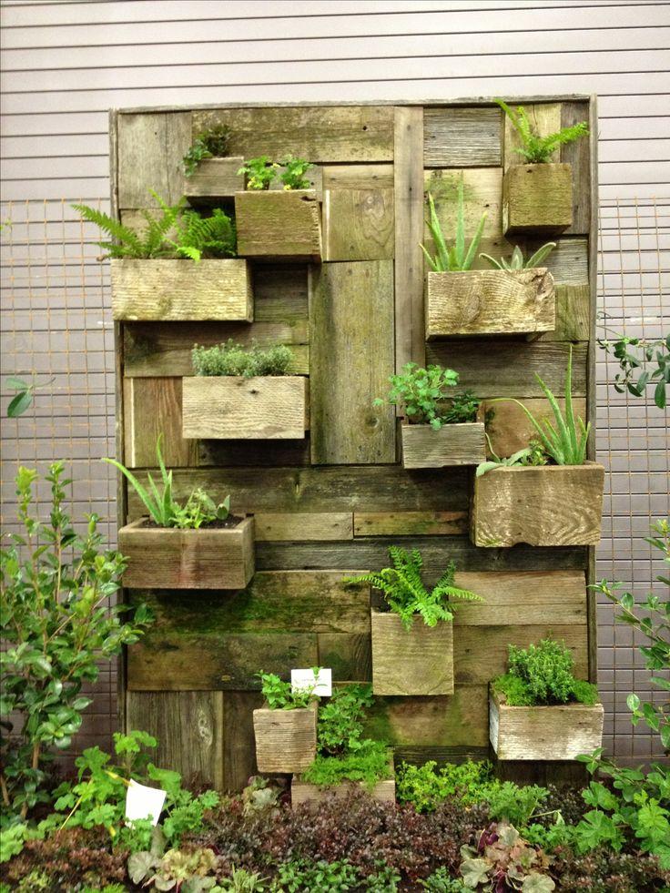 Incorporate a ‌pallet garden as​ an eye-catching wall feature for any garden