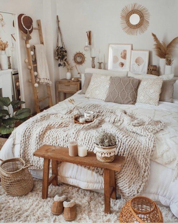 Bohemian ⁤Bedroom:‌ Embrace vibrant colors and eclectic decor for free spirits