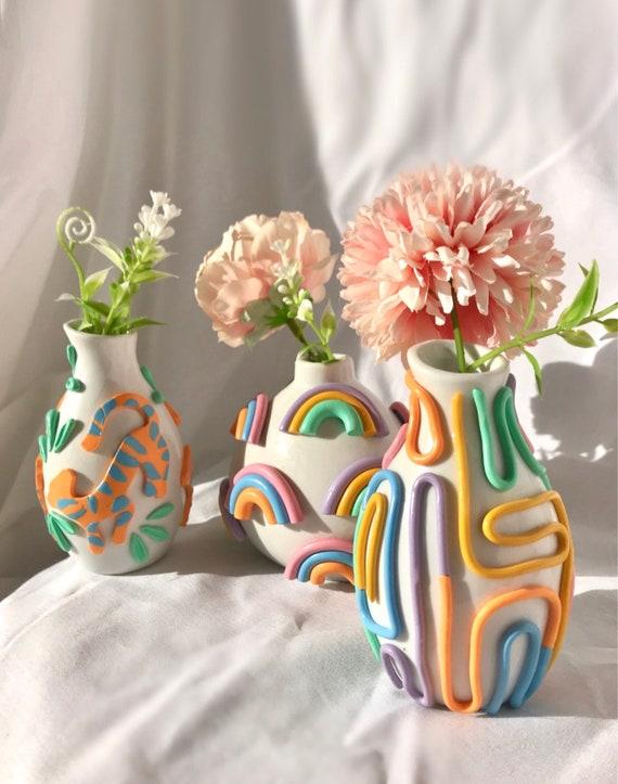 A mismatched collection of ⁢vases tells a story in your eclectic living room