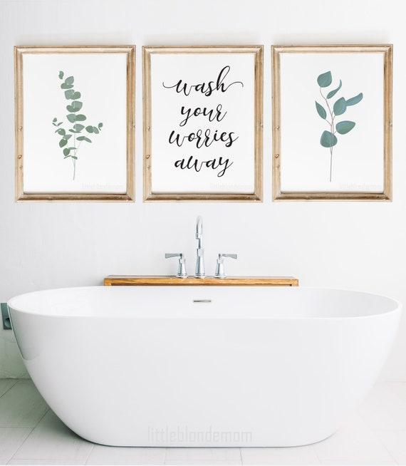 Adorn walls⁤ with art to personalize your small⁣ bathroom ⁢ambiance