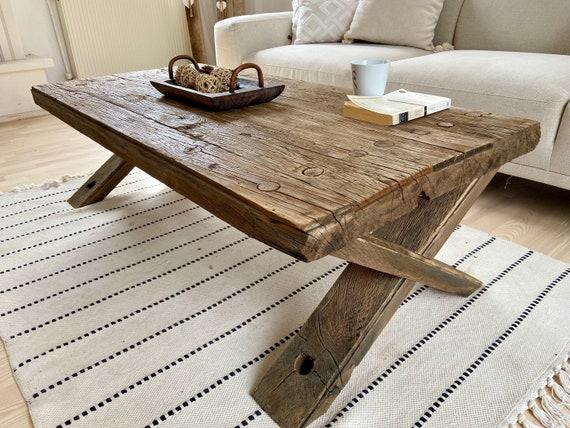 Bring in a statement piece, like a reclaimed wood ‍coffee table, in your Earthy Living Room