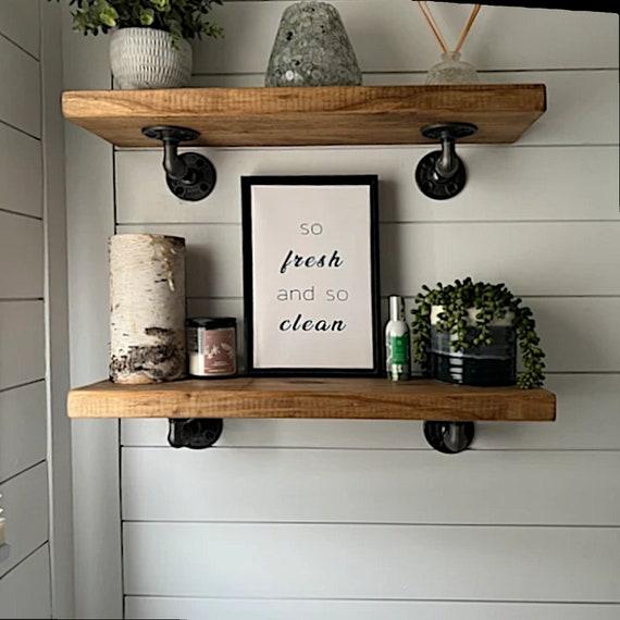 Utilize open shelving to showcase‍ decor in farmhouse bathrooms