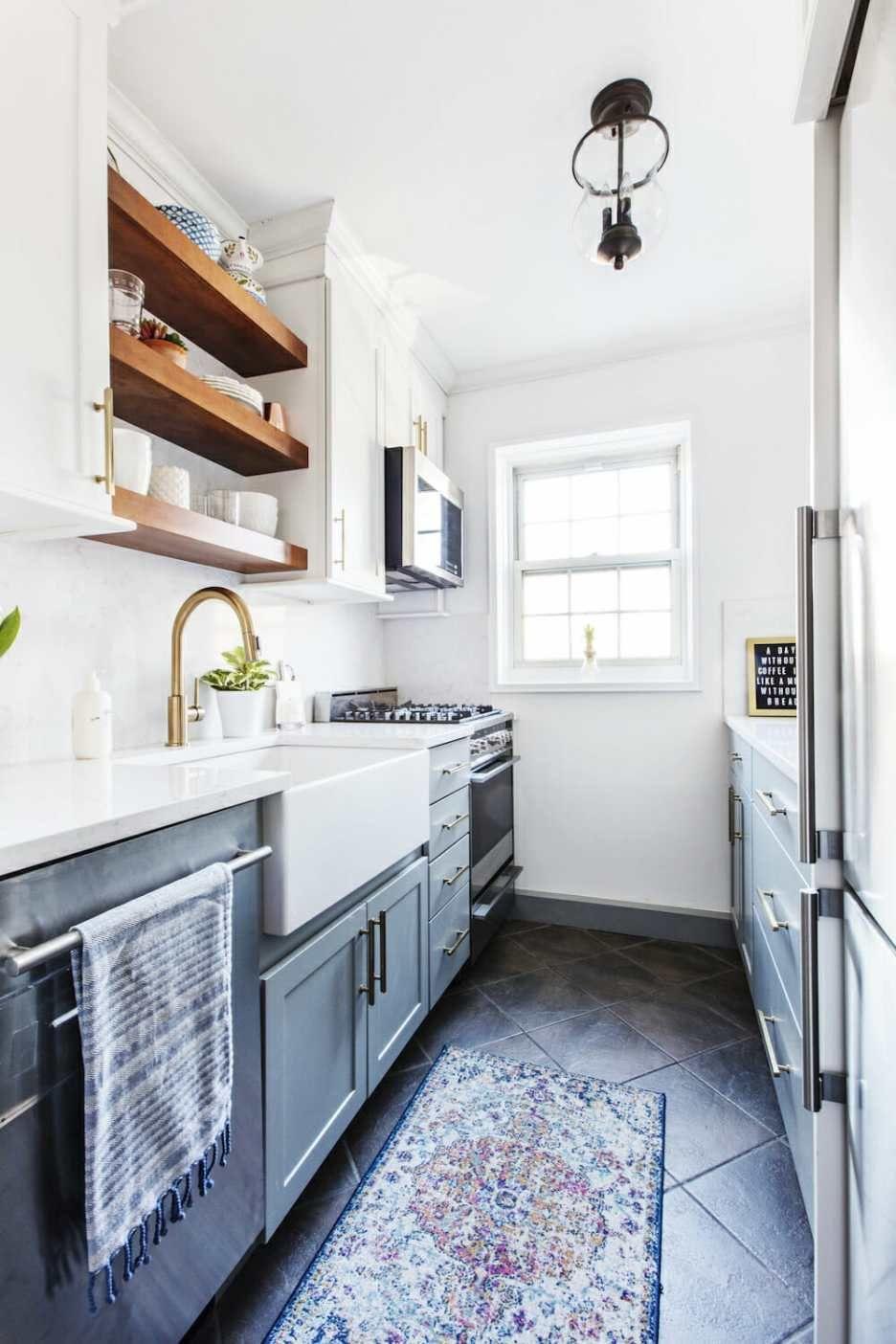 Utilize vertical space with open shelving⁢ in ​your galley kitchen