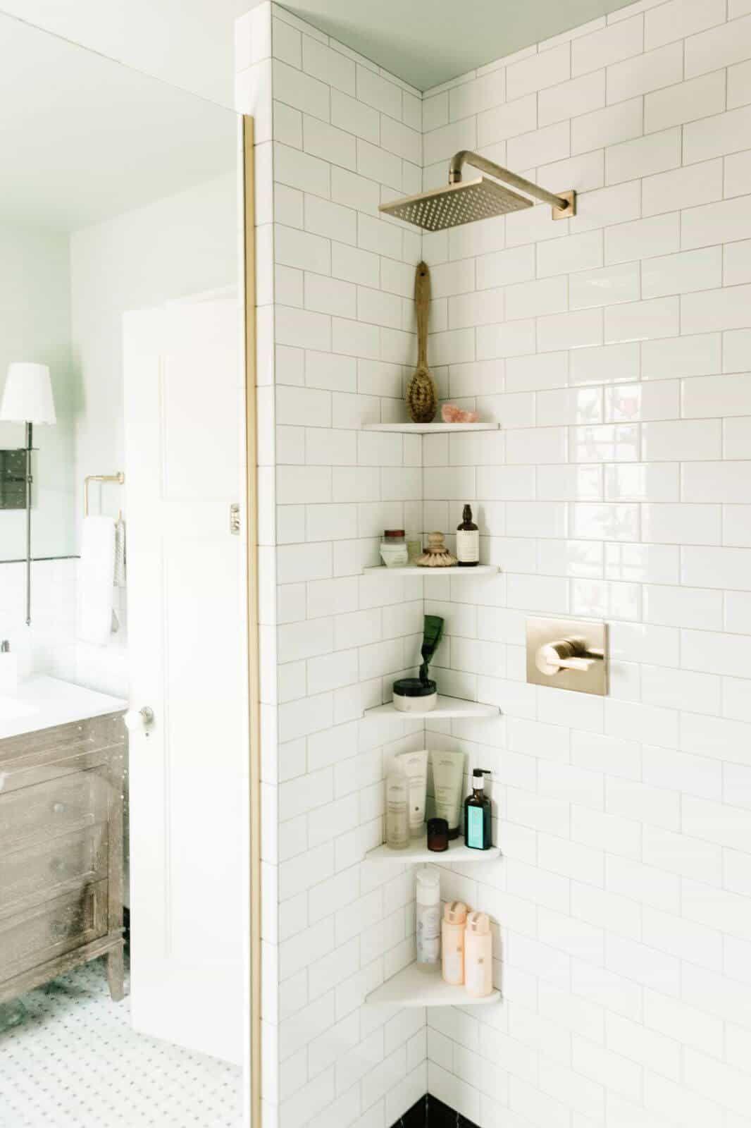 Install corner ‌shelves to‍ maximize⁣ unused ⁤space‌ in your narrow bathroom