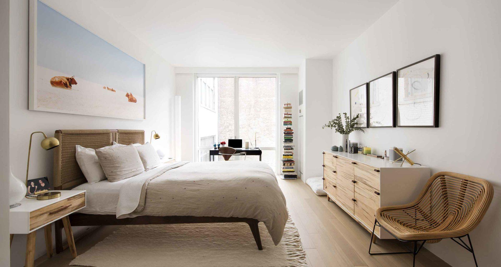 Urban Chic Bedroom: Combine city-inspired decor with modern sophistication