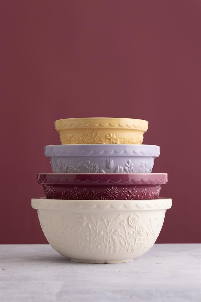 Burgundy Mixing Bowls: Essential for prep, these bowls combine function with great⁢ design